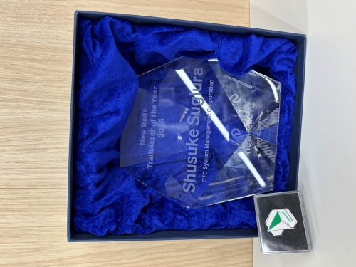 New Relic Trailblazer of the yearトロフィー